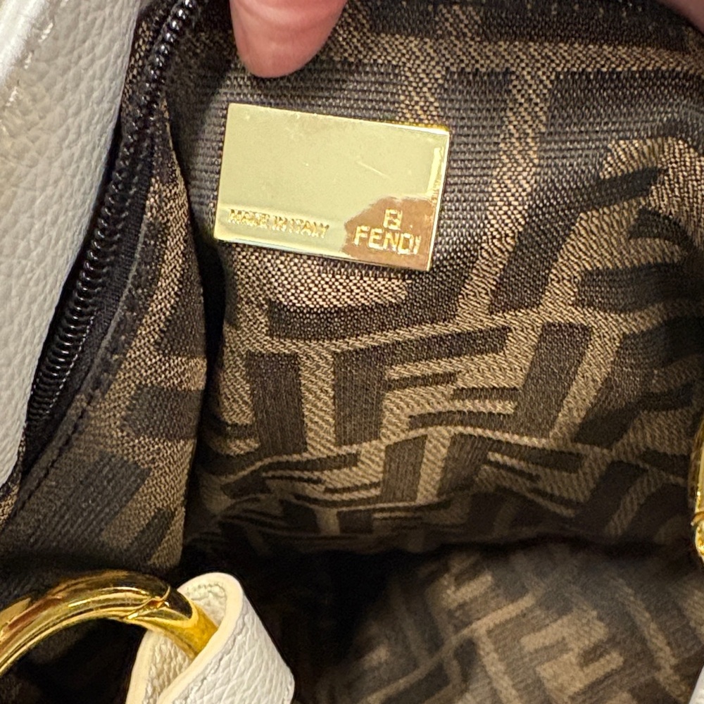 Fendi White Leather Shoulder Bag with Gold Hardware - Picture 6 of 11